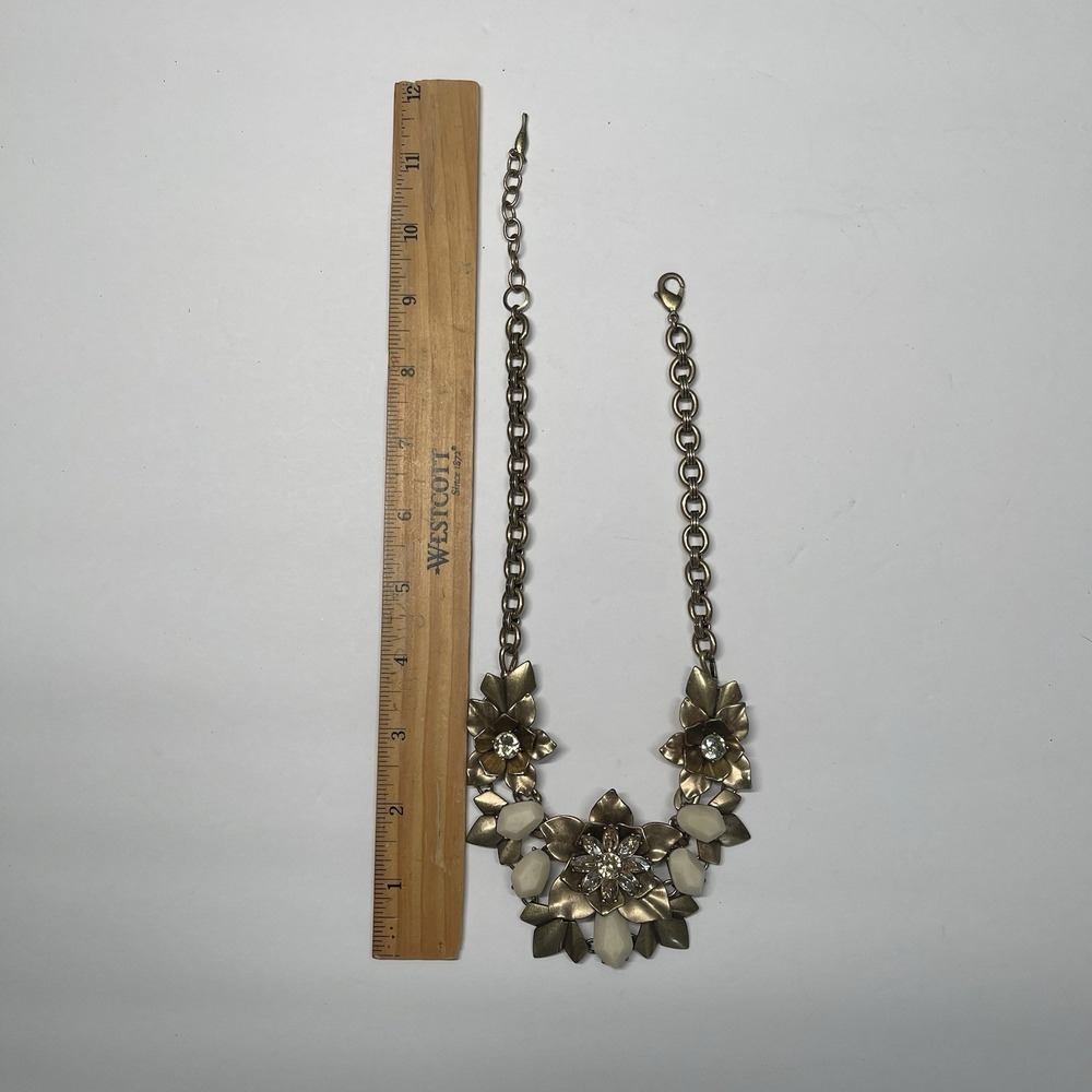 Chloe & Isabel Floral Necklace w/Box‎ Champagne & Ivory Stones Antiqued Brass - Picture 9 of 10